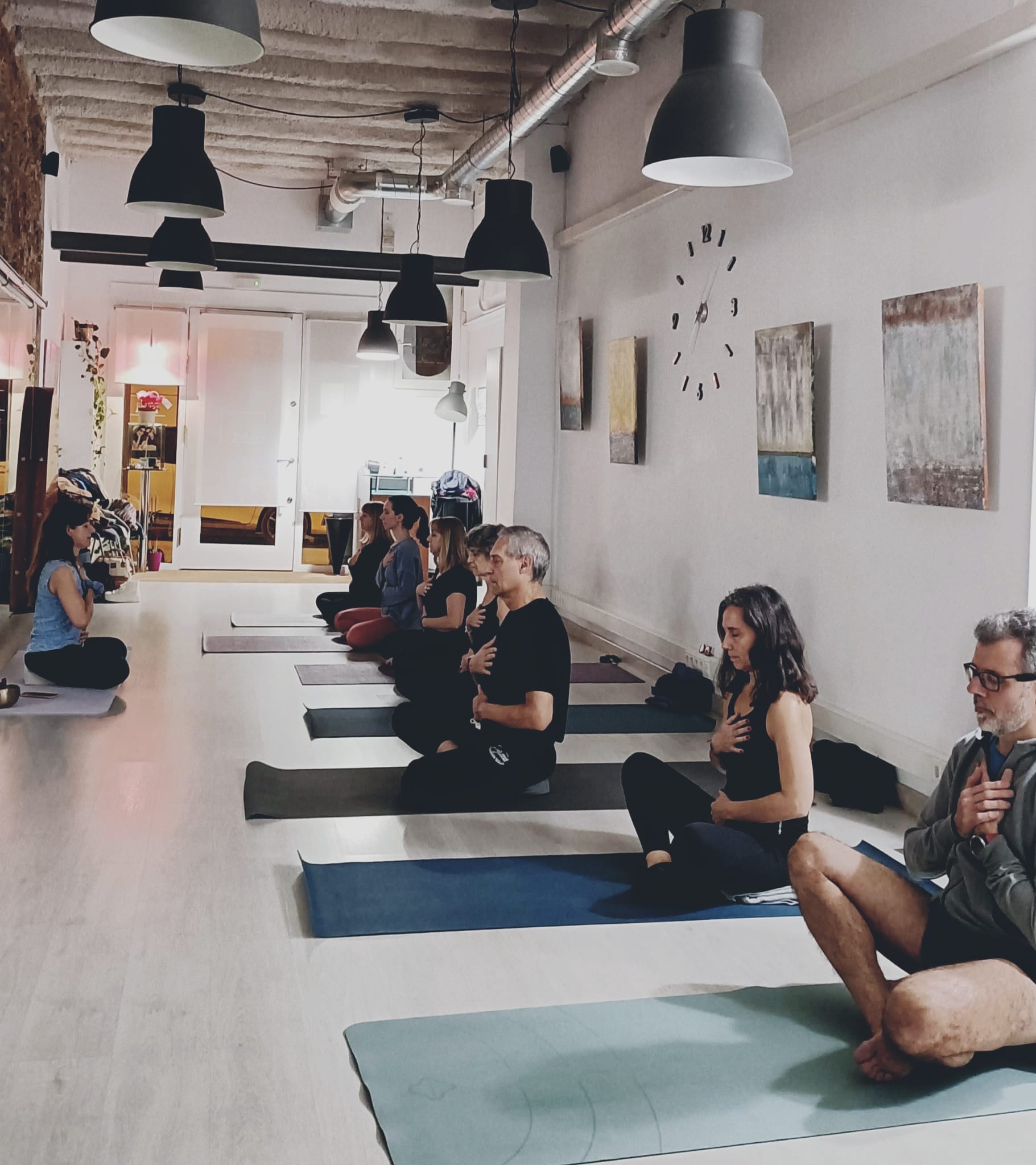 Yoga Pilar Clases grupo jueves